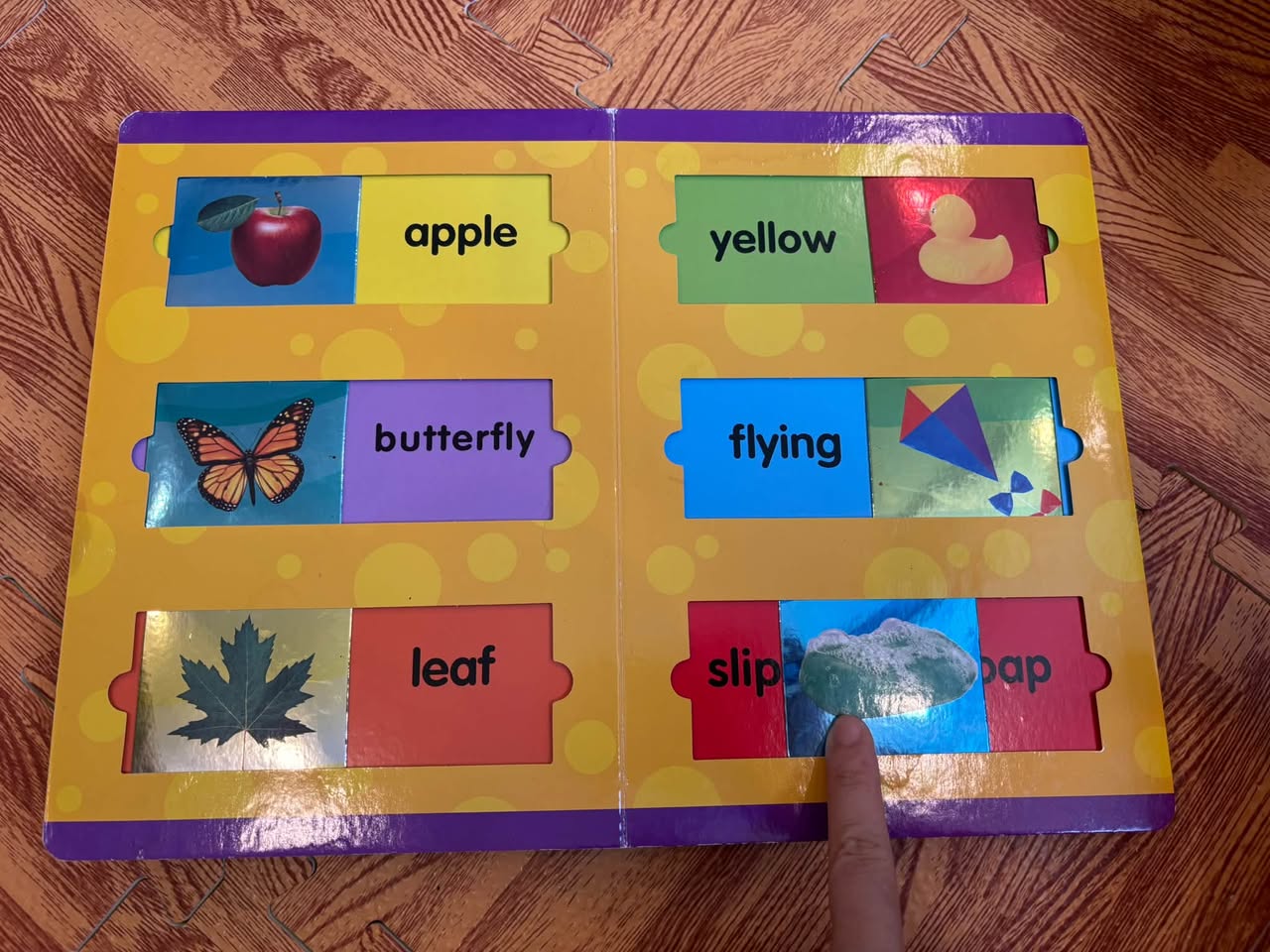 FIRST WORDS (SHINY SLIDERS: TAKE A PEAK SLIDE AND SEEK!) — ảnh 3