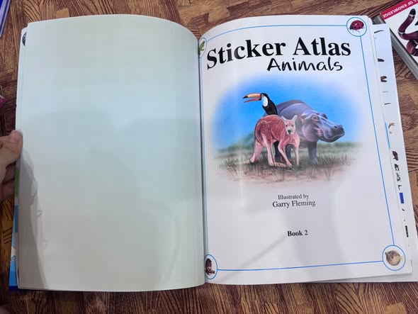 MY INCREDIBLE STICKER ATLAS: THE WORLD, ANIMALS, SPACE & DINOSAURS — ảnh 5