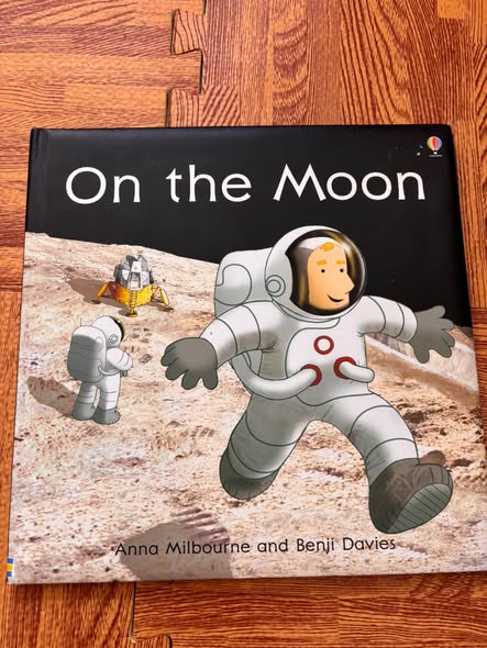ON THE MOON (ANNA MILBOURNE & BENJI DAVIES)   — ảnh 1