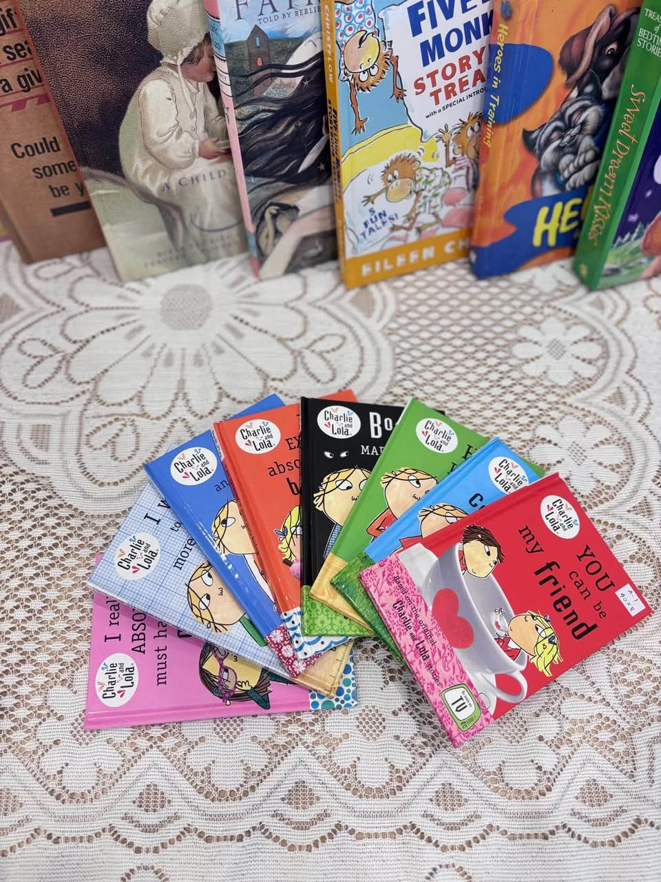 SET BALO CHARLIE AND LOLA (BỘ TRUYỆN TRANH TÚI ĐEO TIỆN LỢI) — ảnh 3