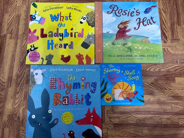 SET SÁCH TRUYỆN TRANH JULIA DONALDSON & SÁCH ĐỒNG NHAU (11 CUỐN) image 2