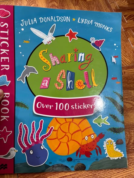 SHARING A SHELL STICKER BOOK (JULIA DONALDSON & LYDIA MONKS)