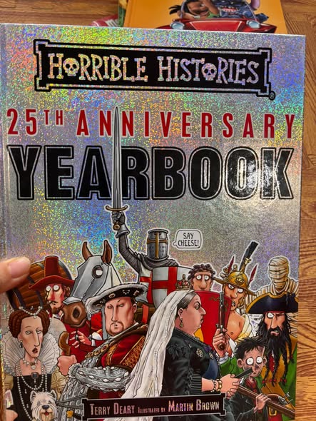 HORRIBLE HISTORIES: 25TH ANNIVERSARY YEARBOOK (TERRY DEARY & MARTIN BROWN) — ảnh 1