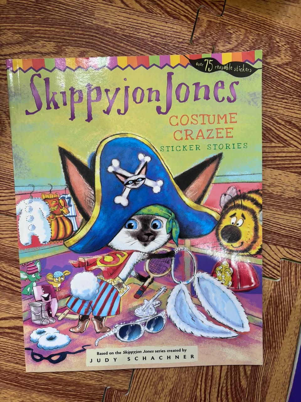 SKIPPYJON JONES: COSTUME CRAZEE (STICKER STORIES) — ảnh 1