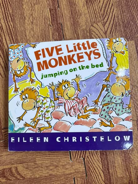 FIVE LITTLE MONKEYS JUMPING ON THE BED  