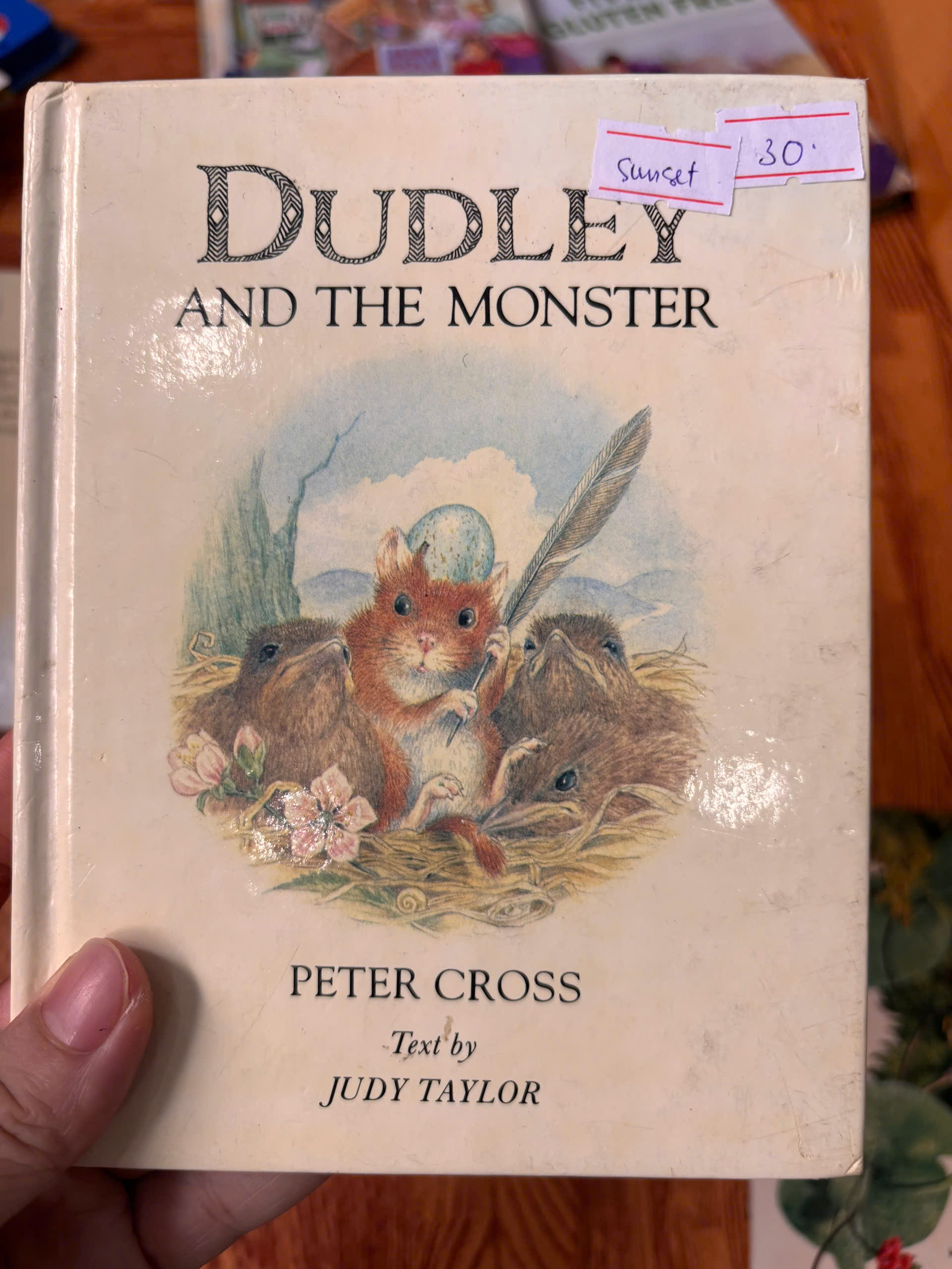 Dudley and the Monster – Cuộc Phiêu Lưu Cổ Điển Ấm Áp Của Chú Chuột Két Dudley