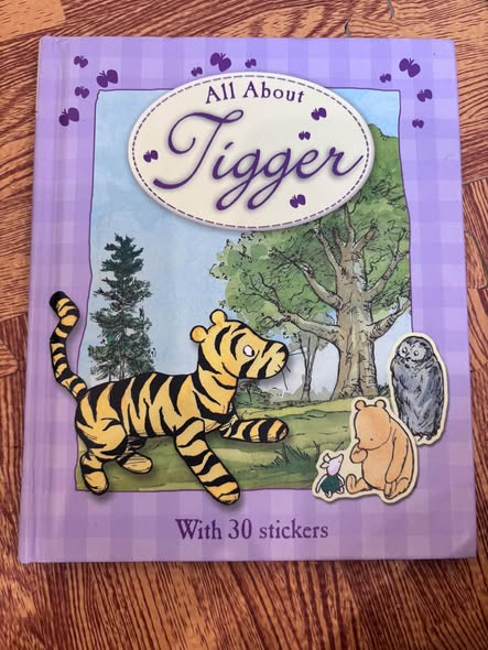 ALL ABOUT TIGGER (WITH 30 STICKERS)