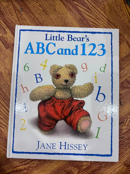  Little Bear's ABC and 123 - Jane Hissey