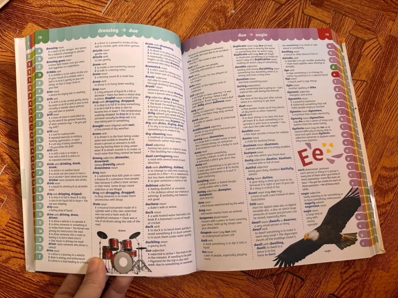OXFORD ILLUSTRATED CHILDREN'S DICTIONARY & THESAURUS (PERFECT FOR FAMILY REFERENCE) — ảnh 4