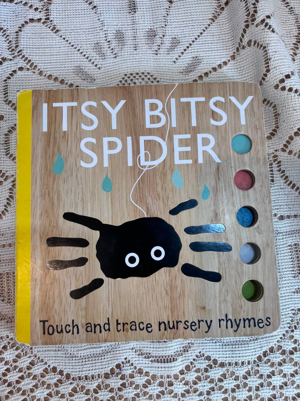 ITSY BITSY SPIDER (TOUCH AND TRACE NURSERY RHYMES)