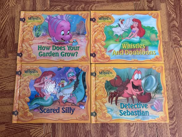 BỘ 4 CUỐN DISNEY THE LITTLE MERMAID'S TREASURE CHEST