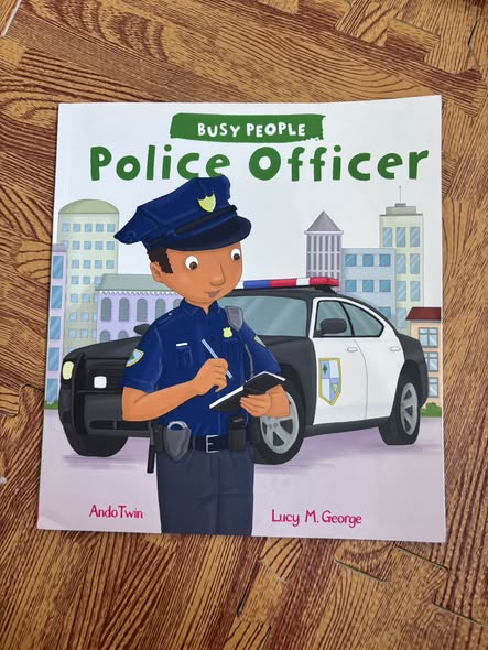 BUSY PEOPLE: POLICE OFFICER — ảnh 1