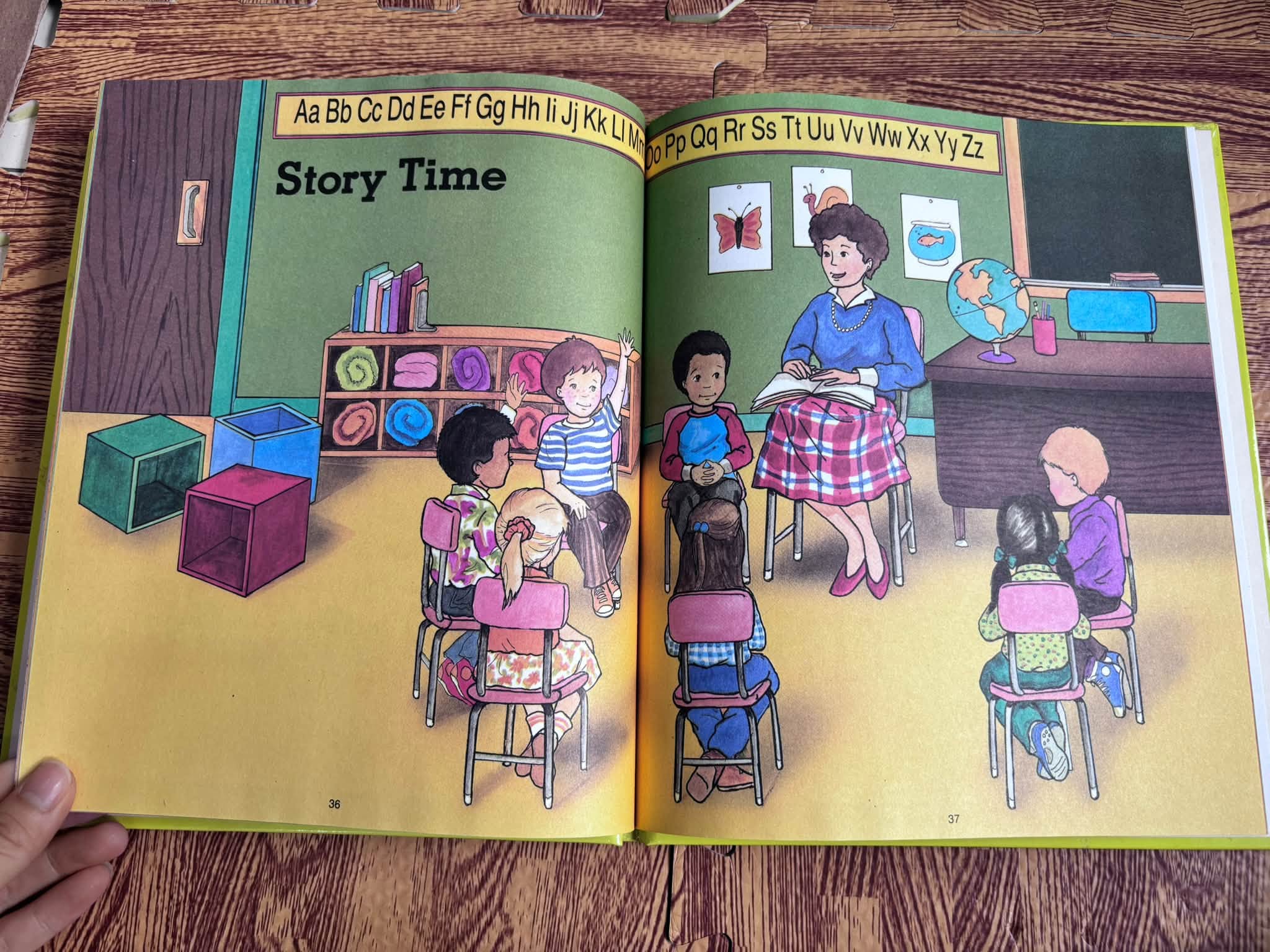 LITTLE KIDS AT SCHOOL (A PRESCHOOL READ-A-PICTURE BOOK) image 2