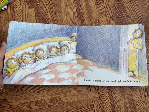 FIVE LITTLE MONKEYS JUMPING ON THE BED   — ảnh 2