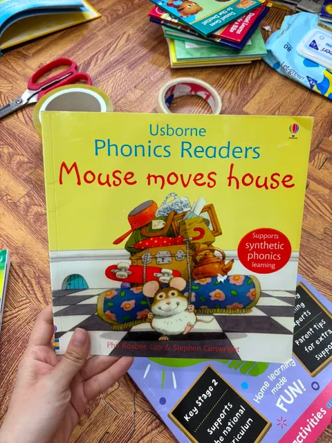 Usborne Phonics Readers: Mouse Moves House