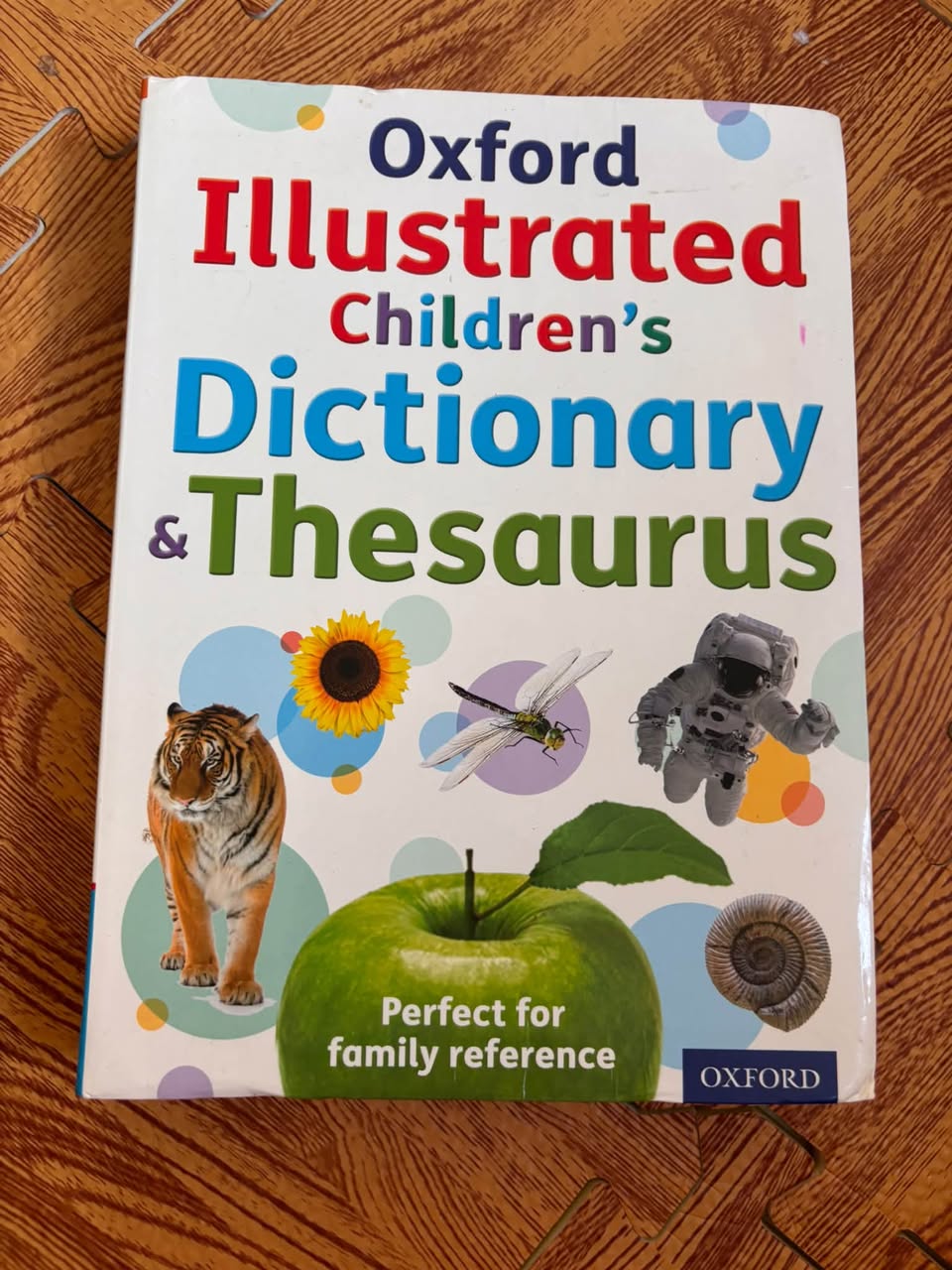 OXFORD ILLUSTRATED CHILDREN'S DICTIONARY & THESAURUS (PERFECT FOR FAMILY REFERENCE)
