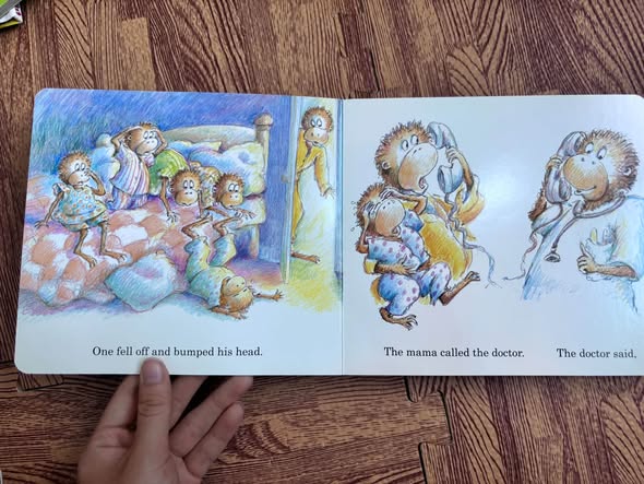 FIVE LITTLE MONKEYS JUMPING ON THE BED   — ảnh 3