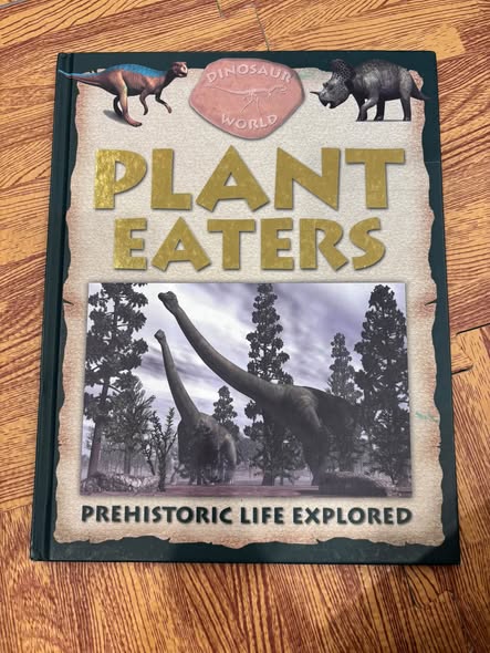 DINOSAUR WORLD: PLANT EATERS - PREHISTORIC LIFE EXPLORED