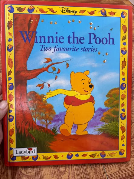 DISNEY: WINNIE THE POOH – TWO FAVOURITE STORIES (LADYBIRD)