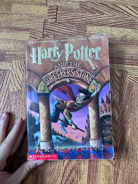 HARRY POTTER AND THE SORCERER'S STONE