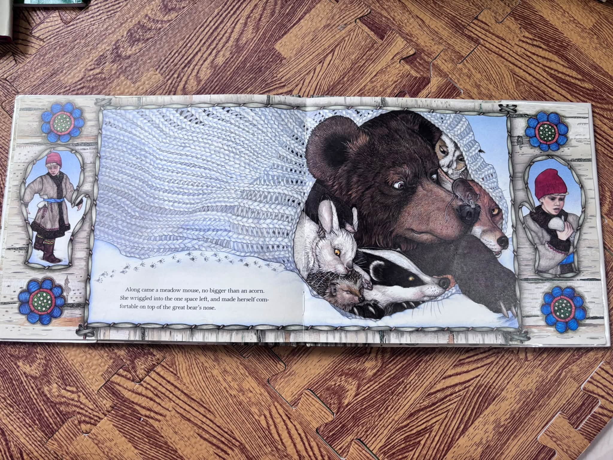 THE MITTEN — ảnh 6
