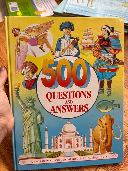 500 QUESTIONS AND ANSWERS: A TREASURY OF COLOURFUL AND FASCINATING FACTS  