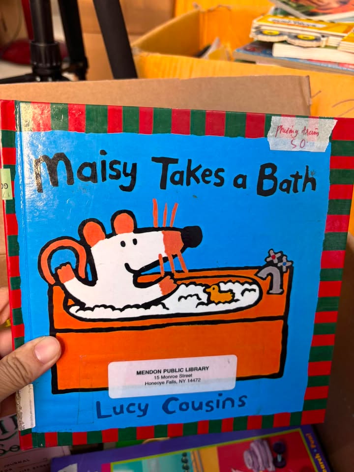 MAISY TAKES A BATH