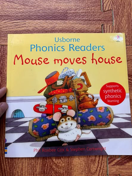 USBORNE PHONICS READERS: MOUSE MOVES HOUSE (PHIL ROXBEE COX & STEPHEN CARTWRIGHT)   — ảnh 1
