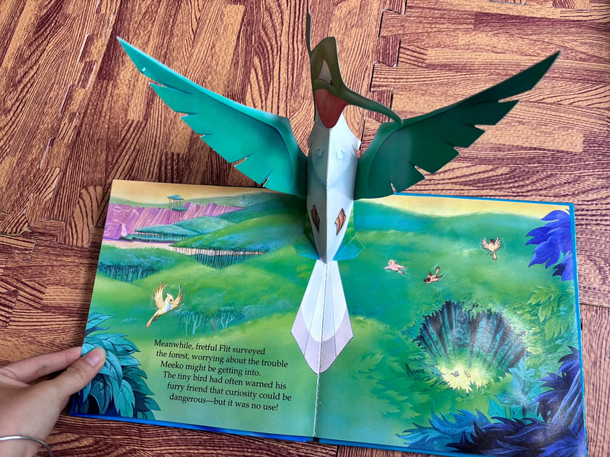 SÁCH TƯƠNG TÁC DISNEY'S POCAHONTAS: MEEKO'S BUSY DAY (POP UP PALS) image 3