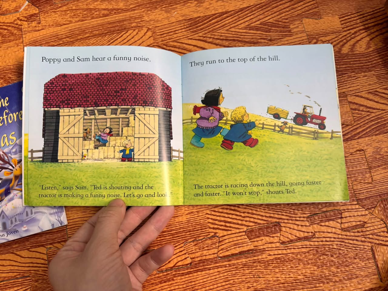 SET TRUYỆN TRANH ĐẦU ĐỜI: 'TWAS THE NIGHT BEFORE CHRISTMAS & THE RUNAWAY TRACTOR (USBORNE FARM STORIES) — ảnh 4