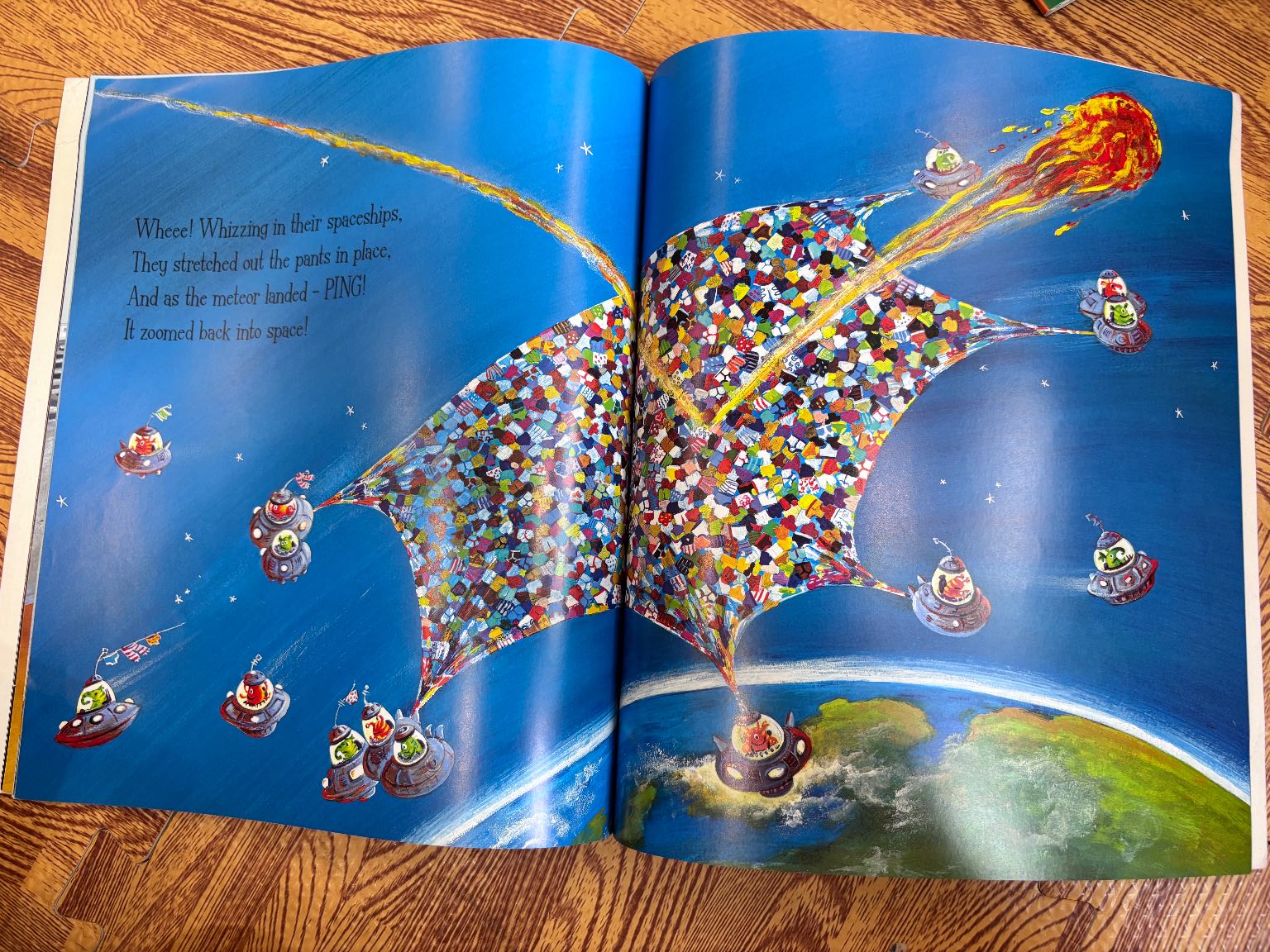 Aliens in Underpants Save the World — ảnh 4