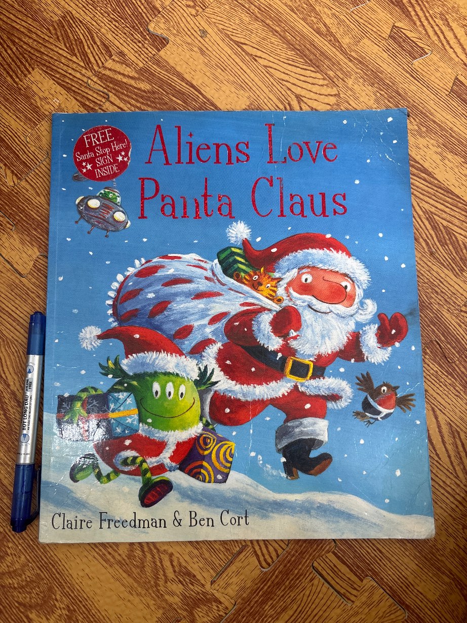 Aliens Love Santa Claus