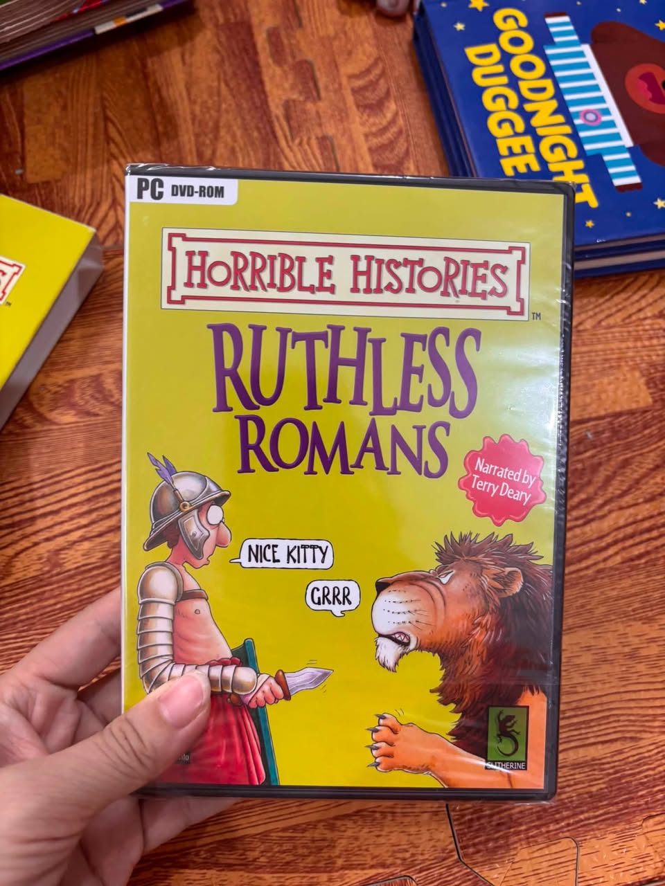 Horrible Histories: Ruthless Romans (Special Limited Edition PC DVD-ROM & Book) — ảnh 2