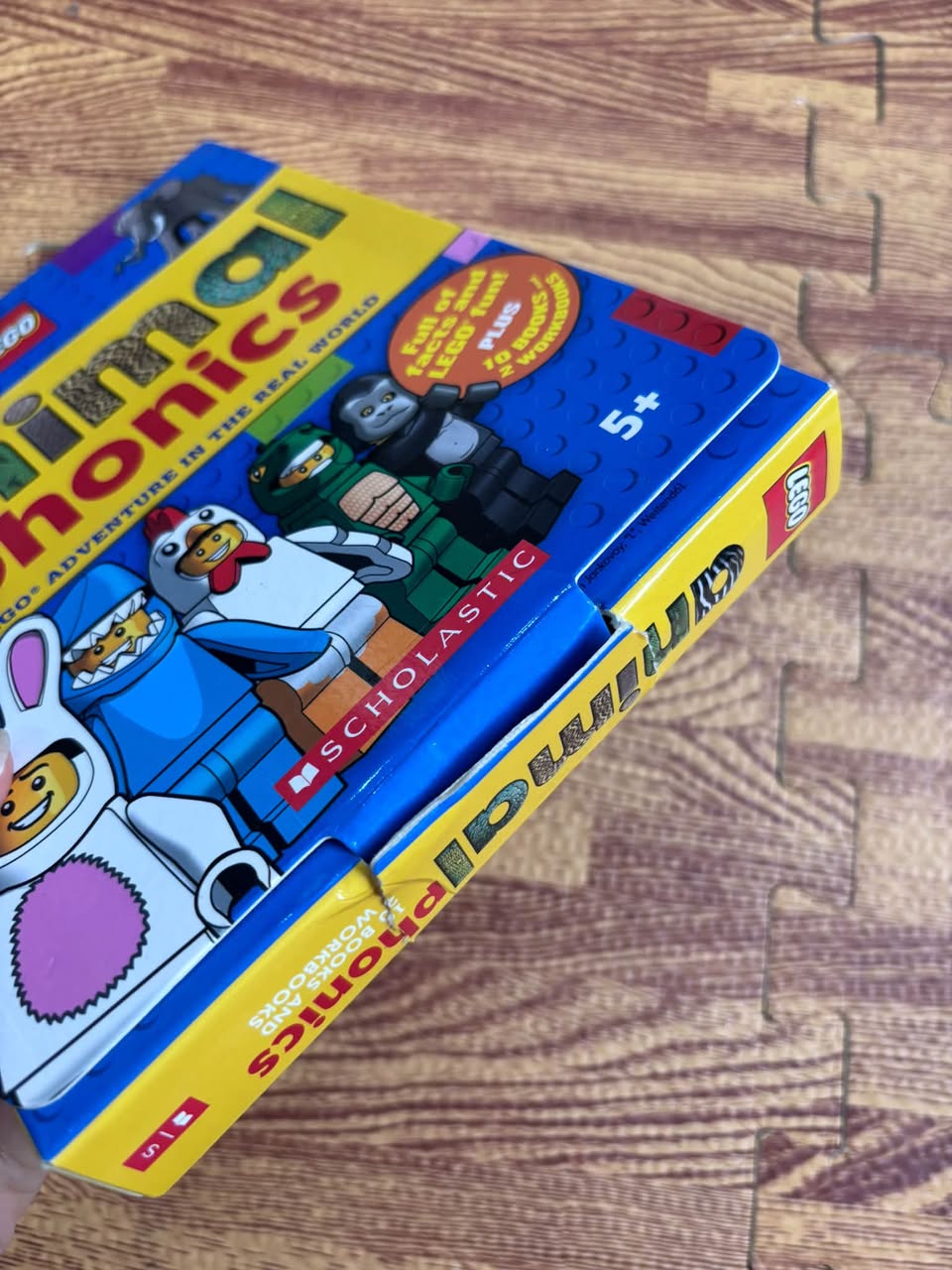 LEGO ANIMAL PHONICS: A LEGO ADVENTURE IN THE REAL WORLD (SCHOLASTIC - FULL BOX 12 CUỐN) — ảnh 4