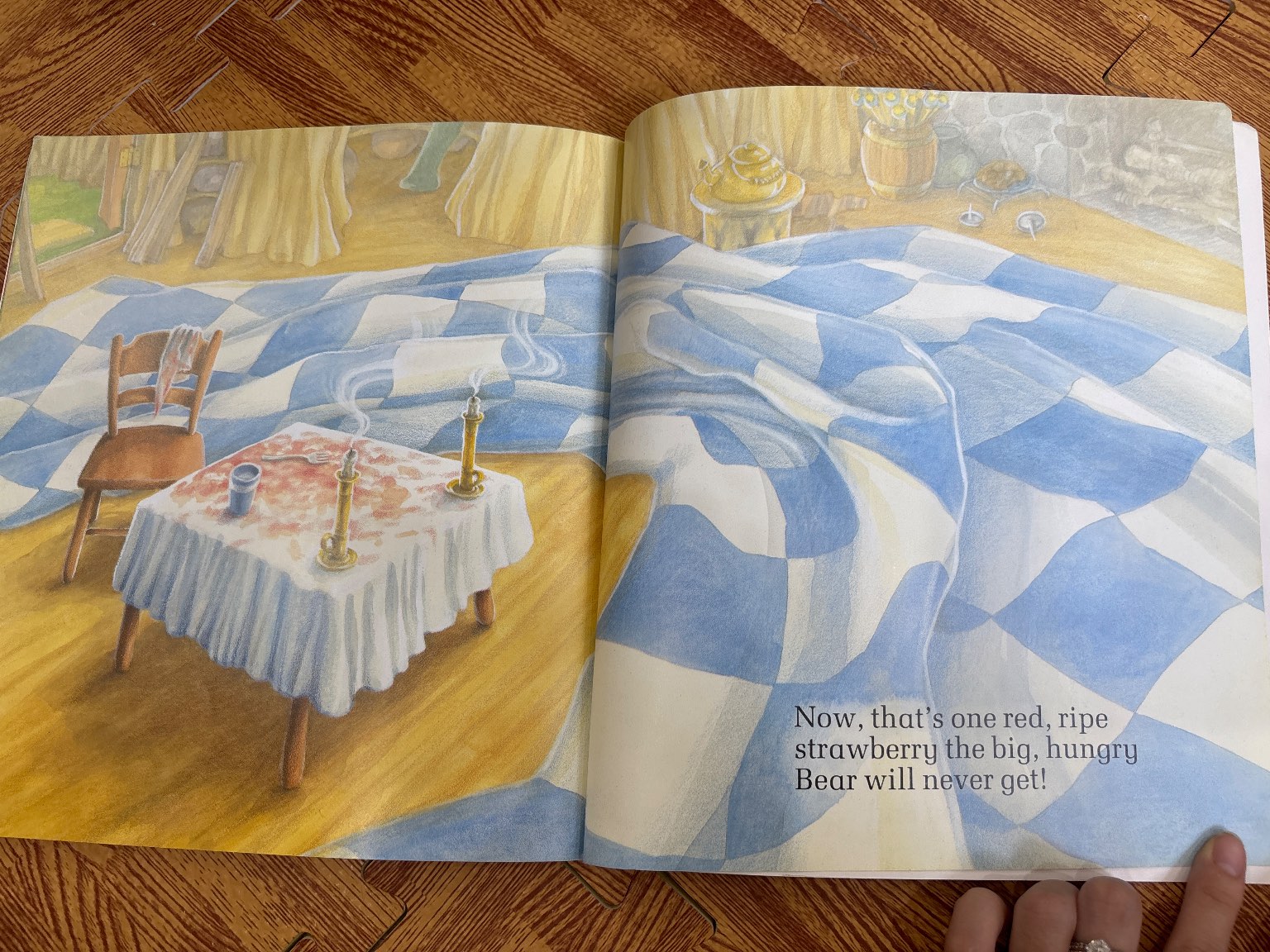The Little Mouse, The Red Ripe Strawberry, and The Big Hungry Bear — ảnh 8
