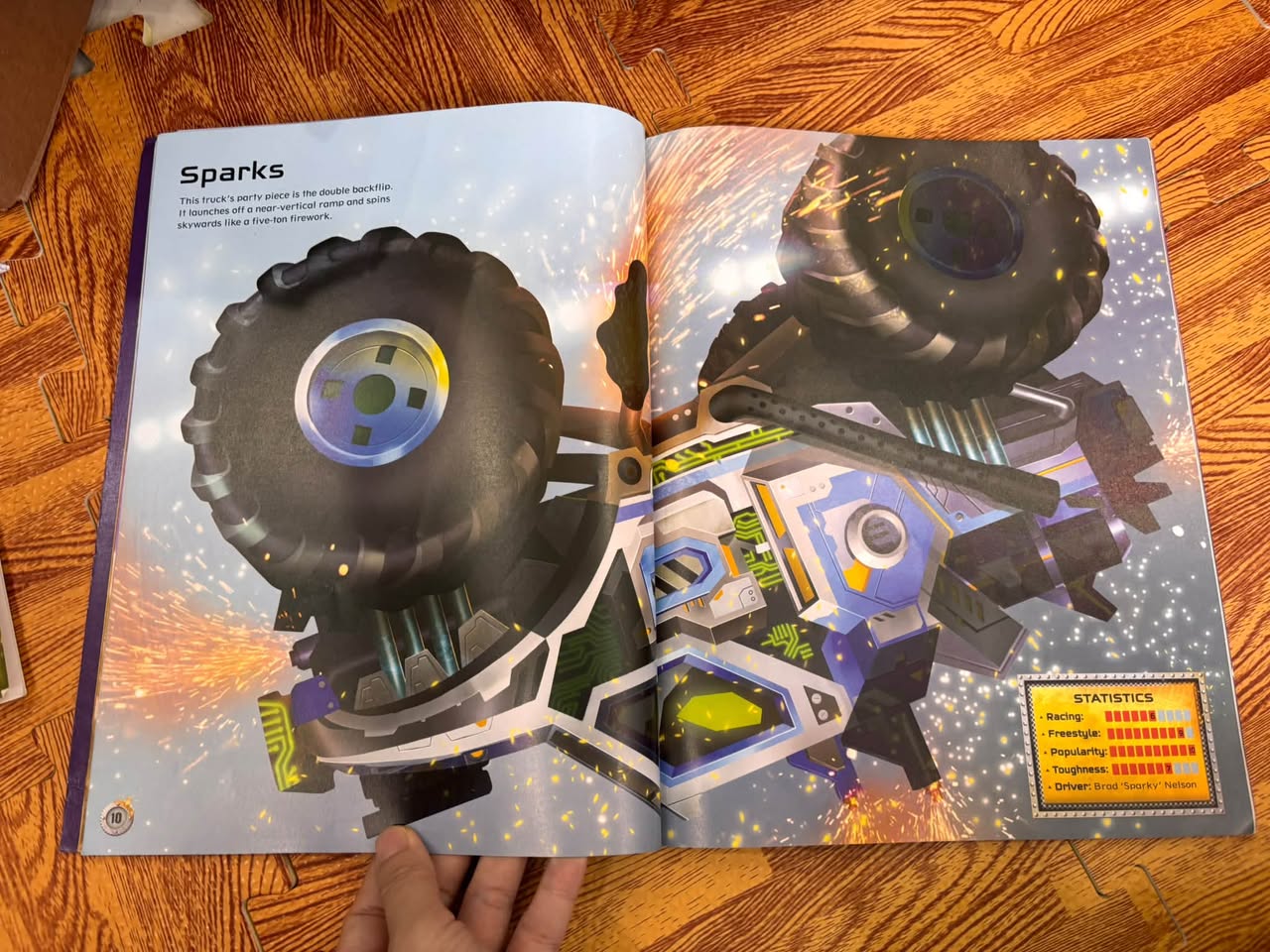 BUILD YOUR OWN MONSTER TRUCKS STICKER BOOK — ảnh 3