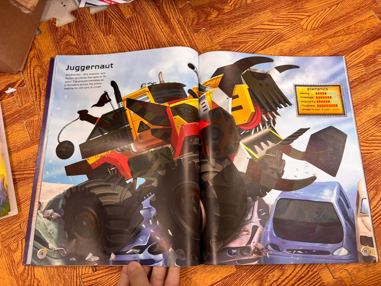 BUILD YOUR OWN MONSTER TRUCKS STICKER BOOK — ảnh 4