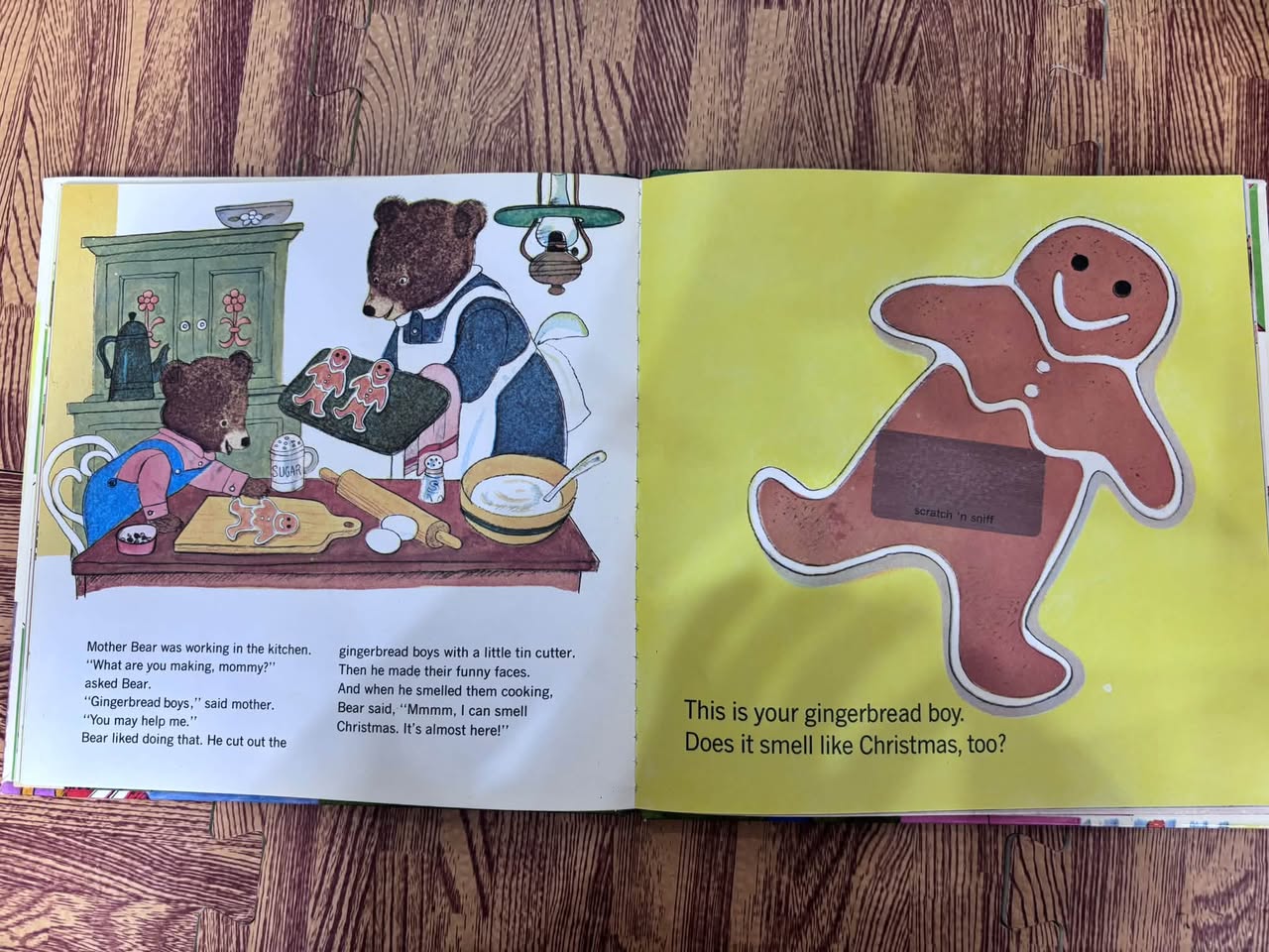 The Sweet Smell of Christmas – A Golden Scratch and Sniff Book — ảnh 5