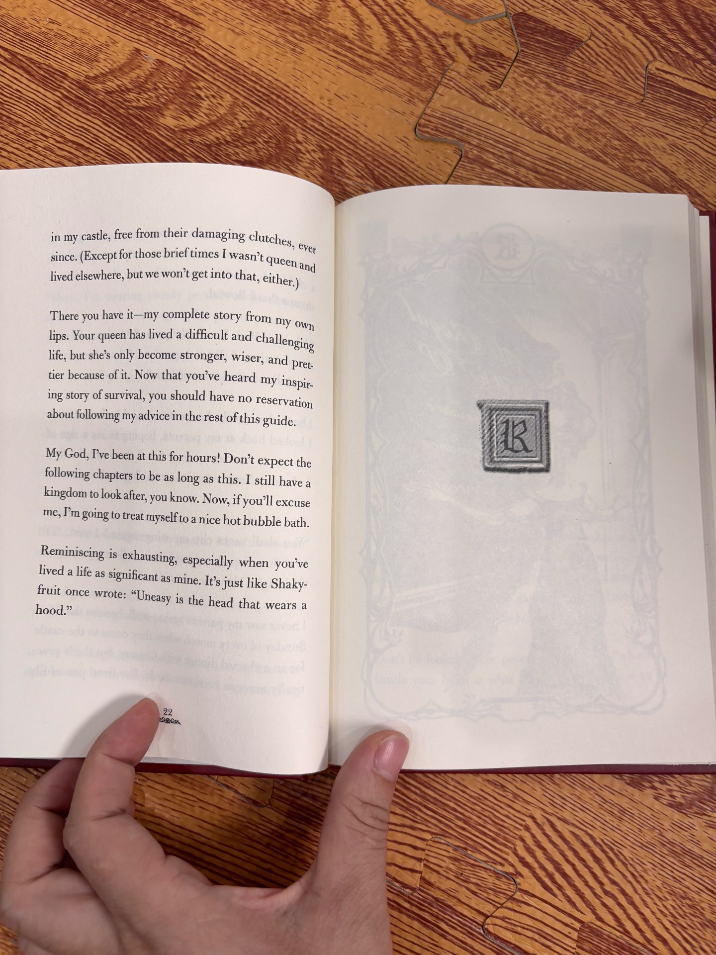 Queen Red Riding Hood's GUIDE TO ROYALTY — ảnh 2
