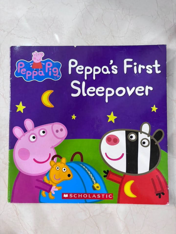 PEPPA'S FIRST SLEEPOVER (PEPPA PIG)