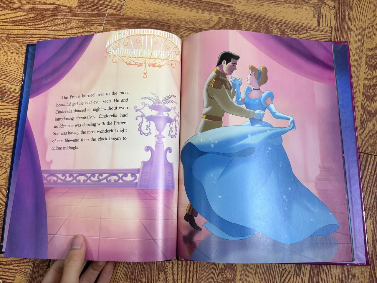 Disney Princess – Cinderella (A Big Golden Book) — ảnh 5