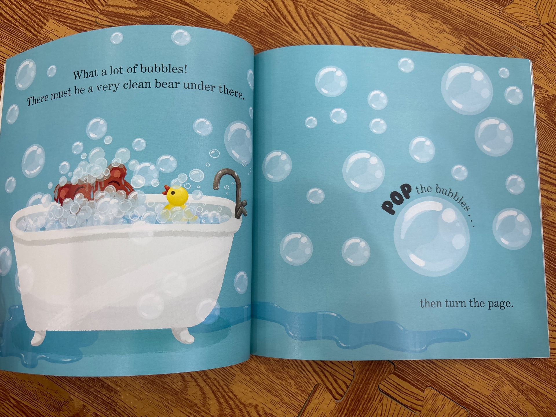 There's a Bear in Your Book — ảnh 3