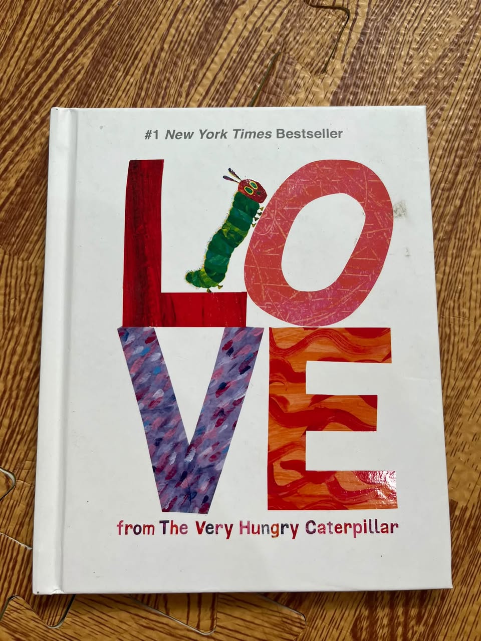SÁCH TIẾNG ANH CHO BÉ: LOVE FROM THE VERY HUNGRY CATERPILLAR