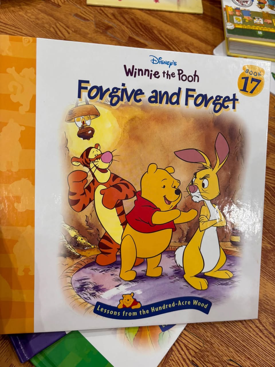 DISNEY'S WINNIE THE POOH: LESSONS FROM THE HUNDRED ACRE WOOD (SET TRUYỆN TRANH KỸ NĂNG) — ảnh 1