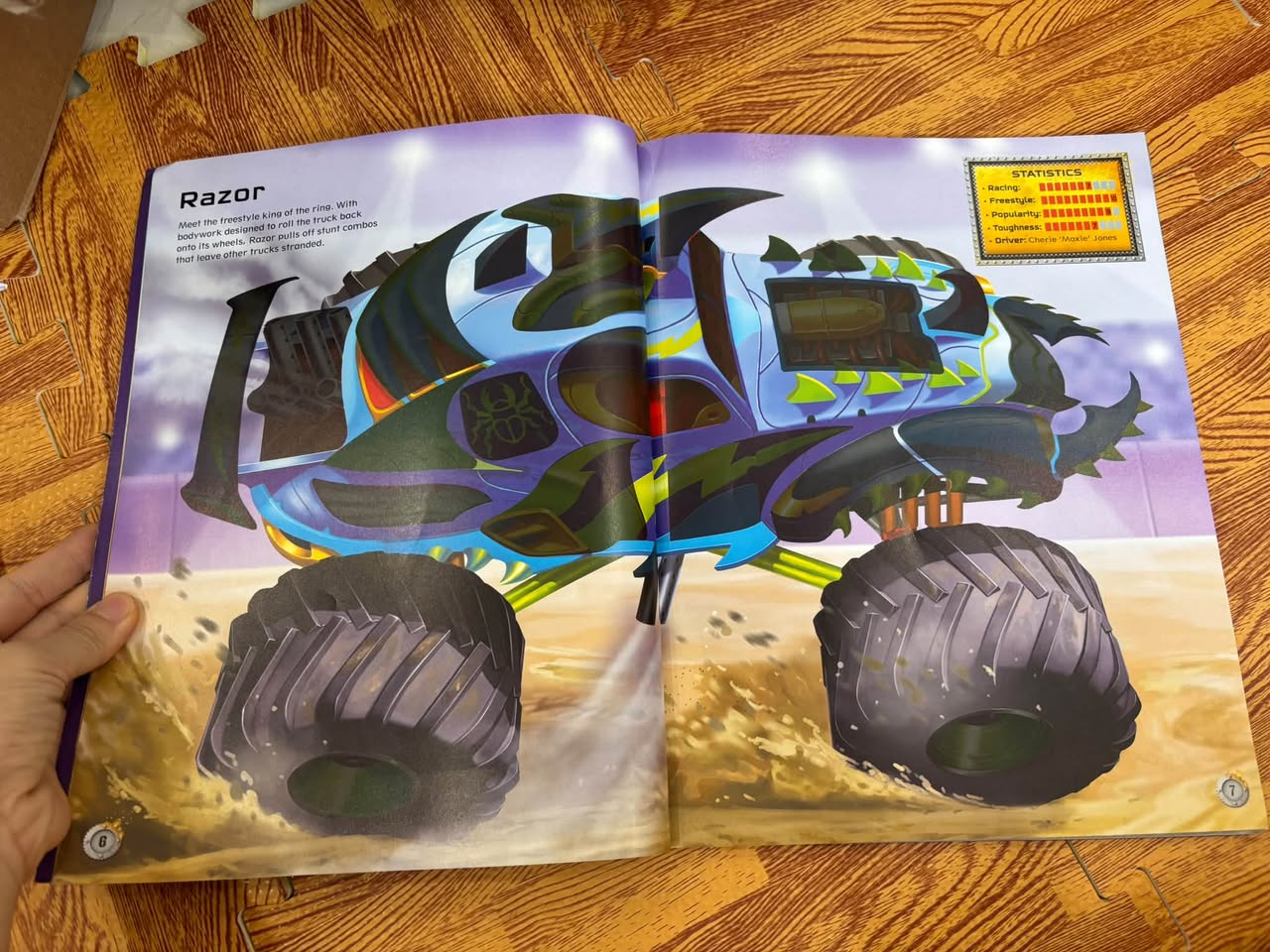 BUILD YOUR OWN MONSTER TRUCKS STICKER BOOK — ảnh 2