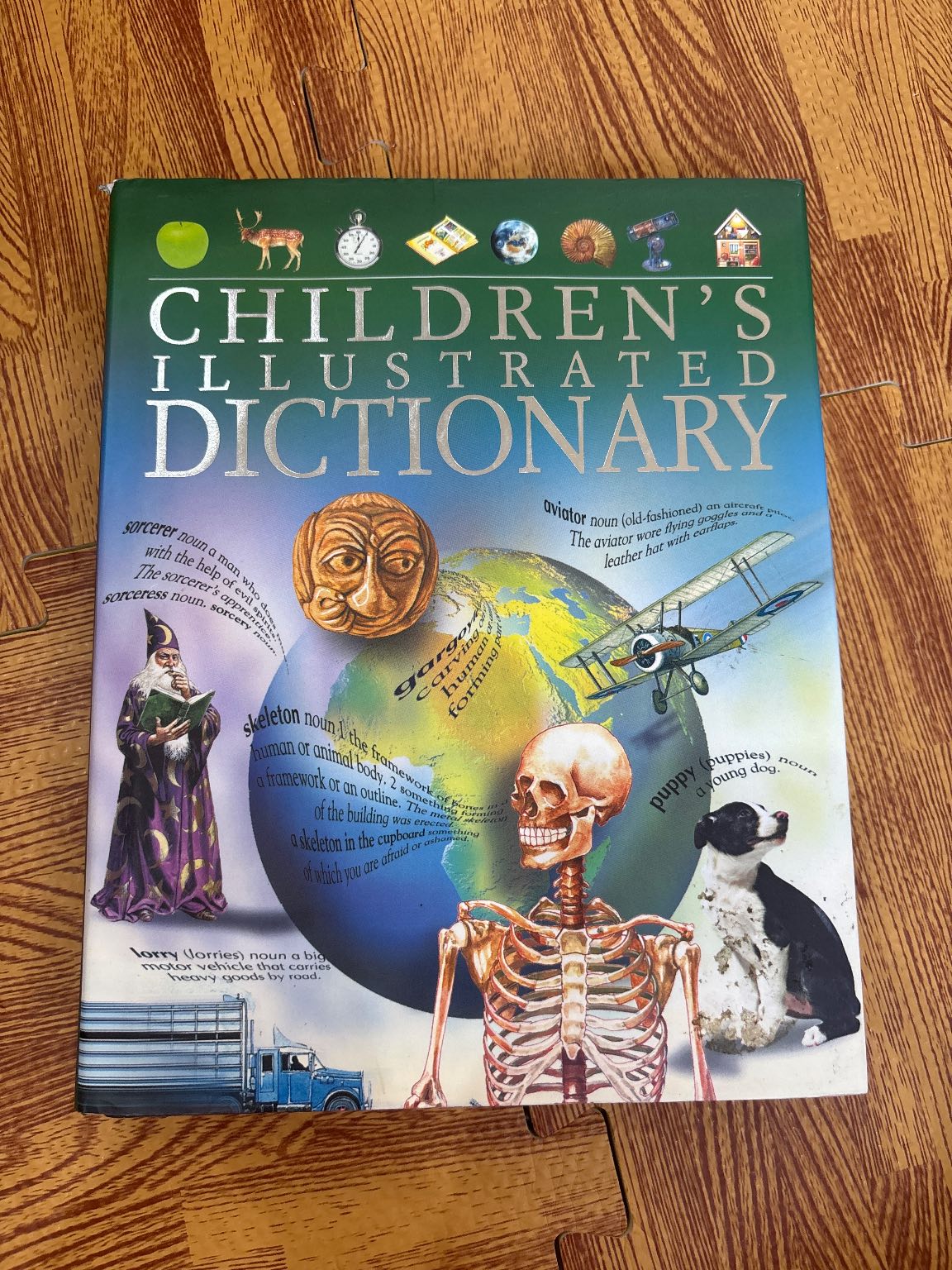 CHILDREN'S ILLUSTRATED DICTIONARY