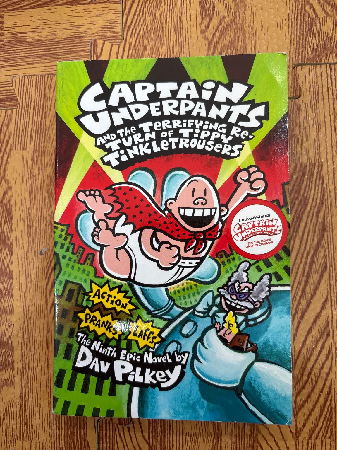 CAPTAIN UNDERPANTS AND THE TERRIFYING RE-TURN OF TIPPY TINKLETROUSERS — ảnh 1