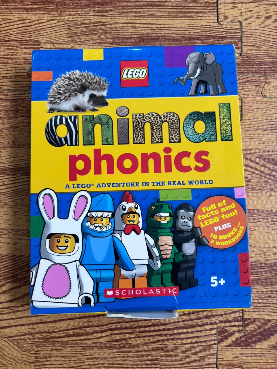LEGO ANIMAL PHONICS: A LEGO ADVENTURE IN THE REAL WORLD (SCHOLASTIC - FULL BOX 12 CUỐN) — ảnh 1