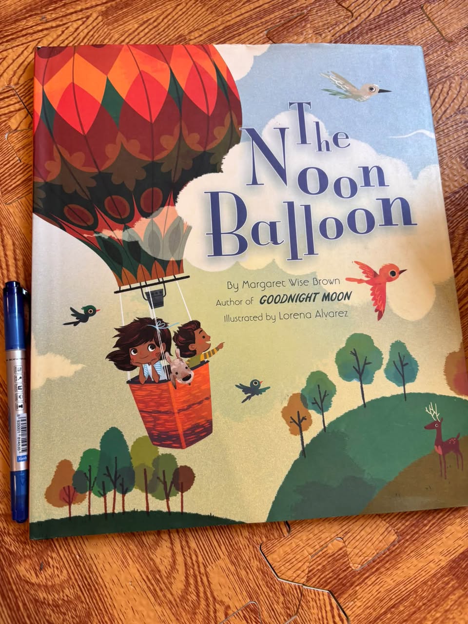 THE NOON BALLOON (MARGARET WISE BROWN & LORENA ALVAREZ) — ảnh 1