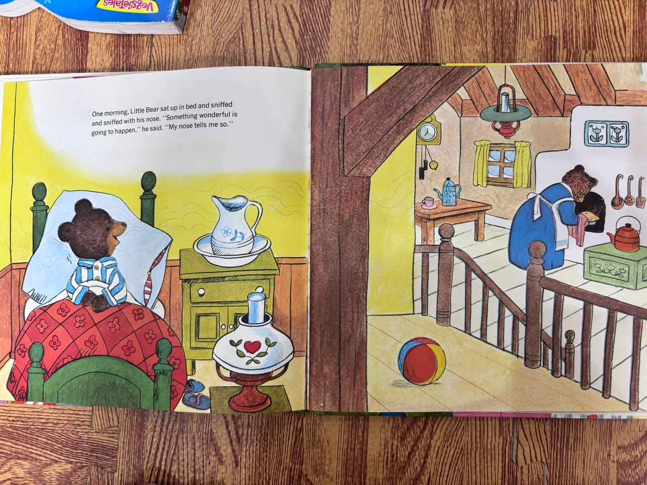 The Sweet Smell of Christmas – A Golden Scratch and Sniff Book — ảnh 2